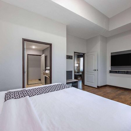 La Quinta By Wyndham Allen At The Village Экстерьер фото