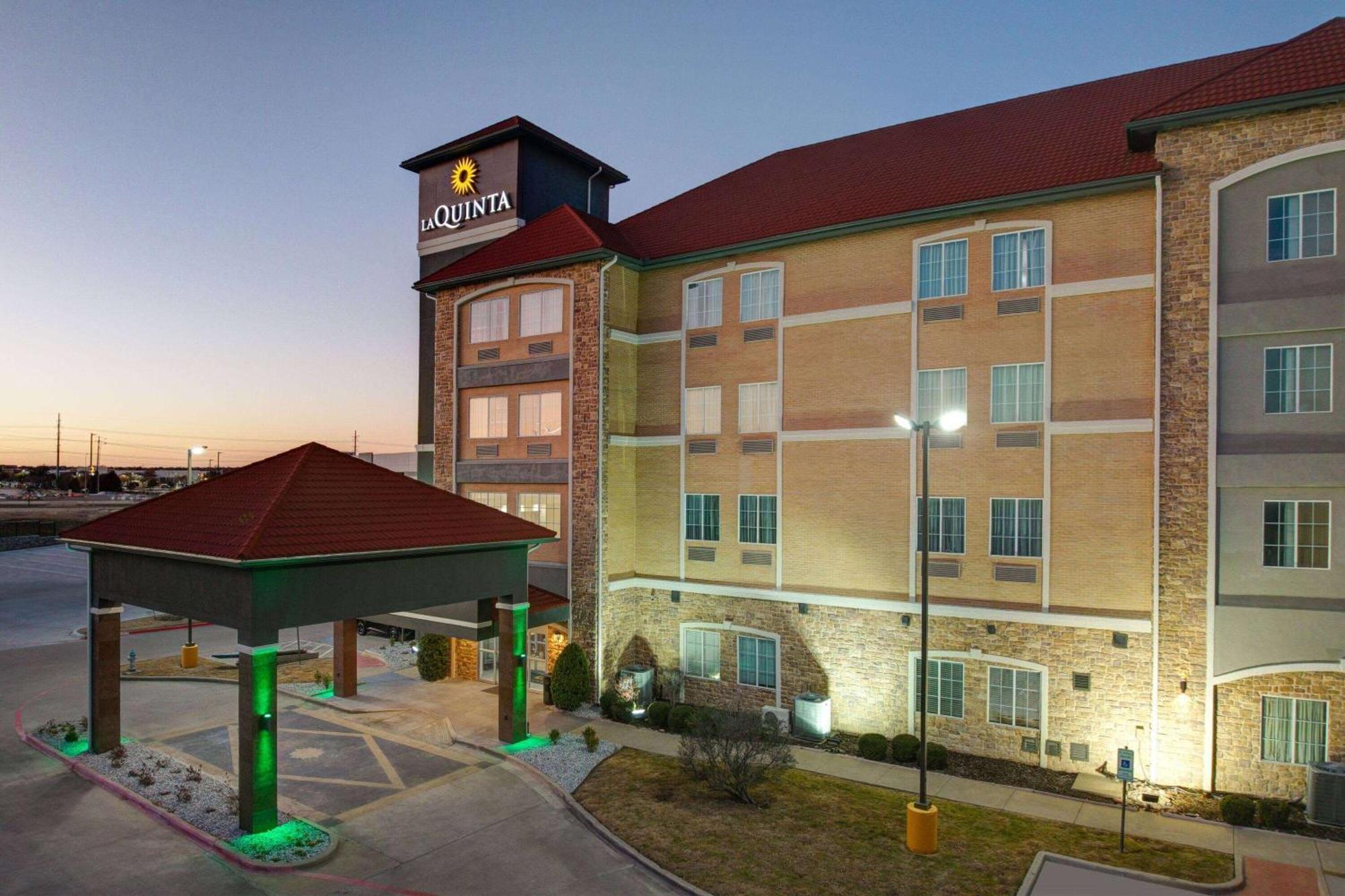 La Quinta By Wyndham Allen At The Village Экстерьер фото