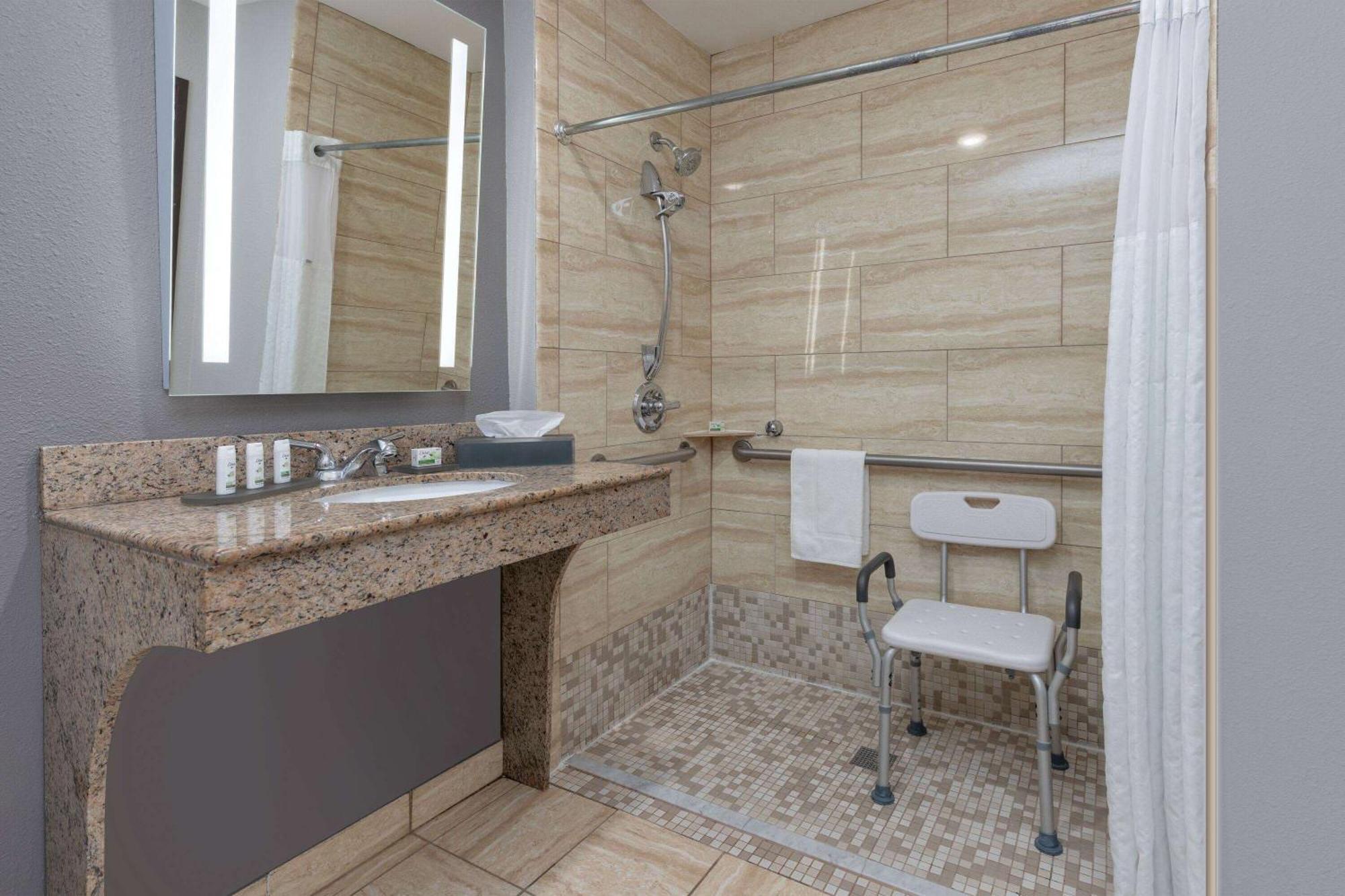 La Quinta By Wyndham Allen At The Village Экстерьер фото